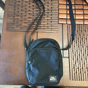 Nike SB small cross body bag